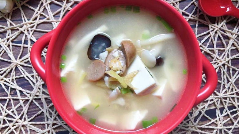白玉菇豆腐汤,趁热喝起来吧。