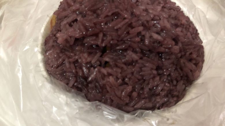 紫米饭团,再盖点紫米饭
