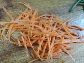 紫米饭团,擦掉胡萝卜丝