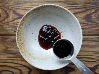 紫米饭团,一勺原汁酱油，两勺蚝油。