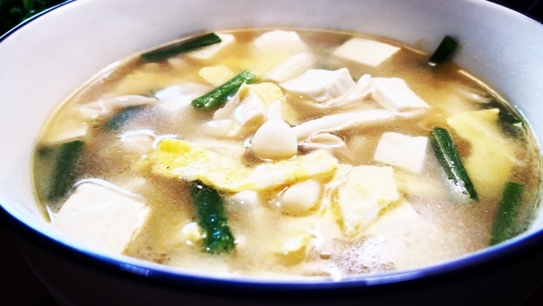 白玉菇豆腐汤 