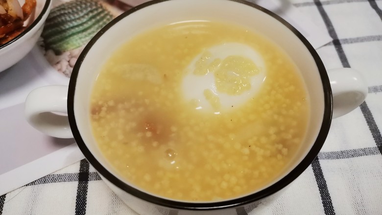 鸡蛋小米粥,出锅