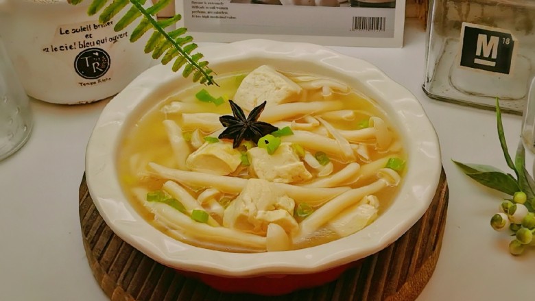 白玉菇豆腐汤,即食。