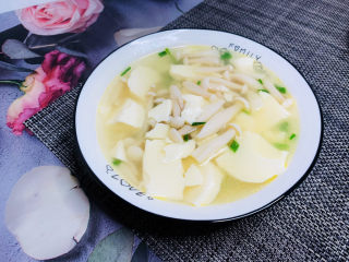 白玉菇豆腐汤