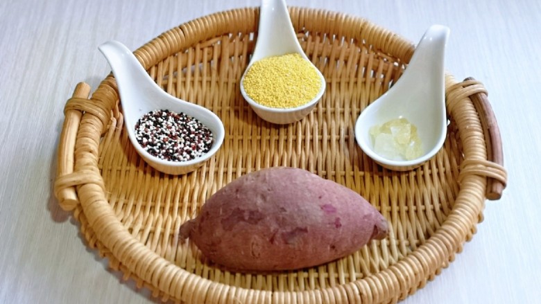 紫薯小米粥,准备食材，所有食材的量可以增减。