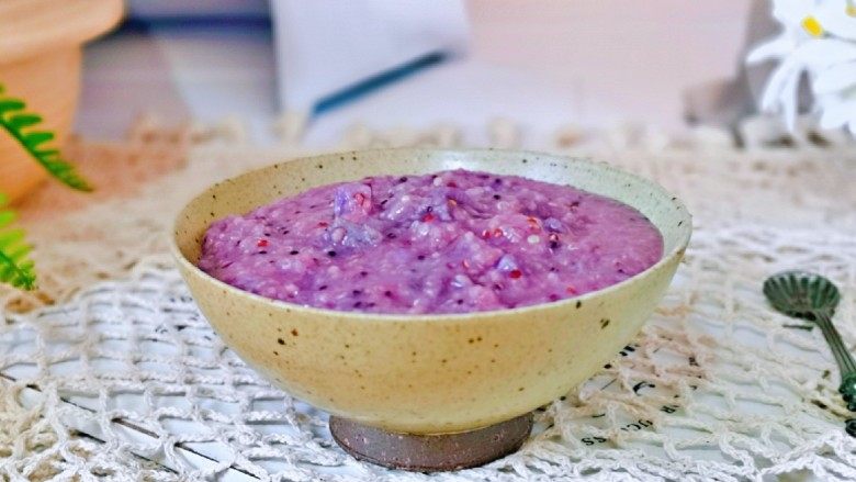 紫薯小米粥,不要轻视这碗粥，它的营养极其丰富。