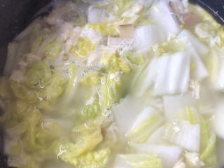 白菜粉丝汤,搅拌均匀。