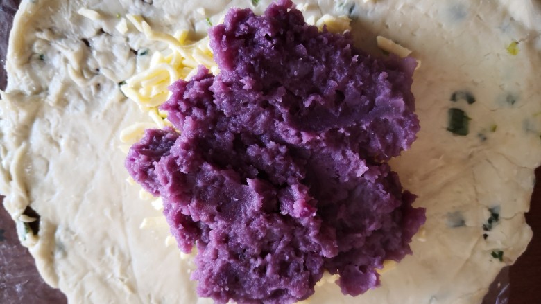 紫薯脆饼,再放上一层紫薯
