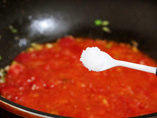 茄汁龙利鱼,加入盐