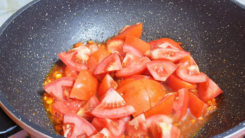 番茄火锅,加入番茄