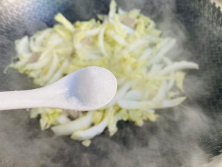 白菜粉丝汤,根据个人口味加入适量盐