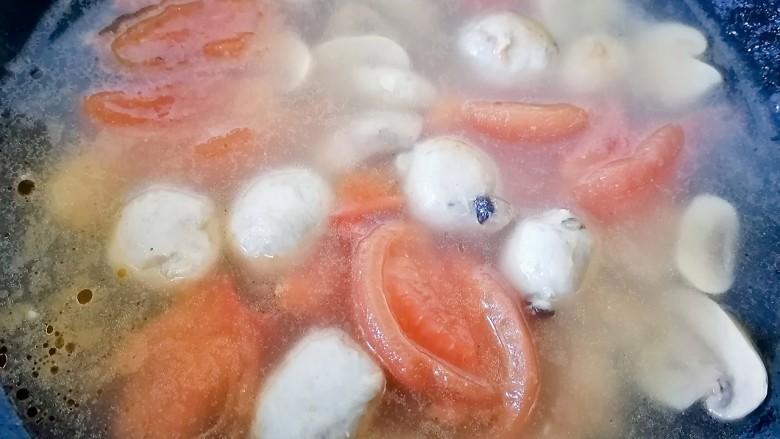 口蘑汤,煮至番茄软烂即可出锅