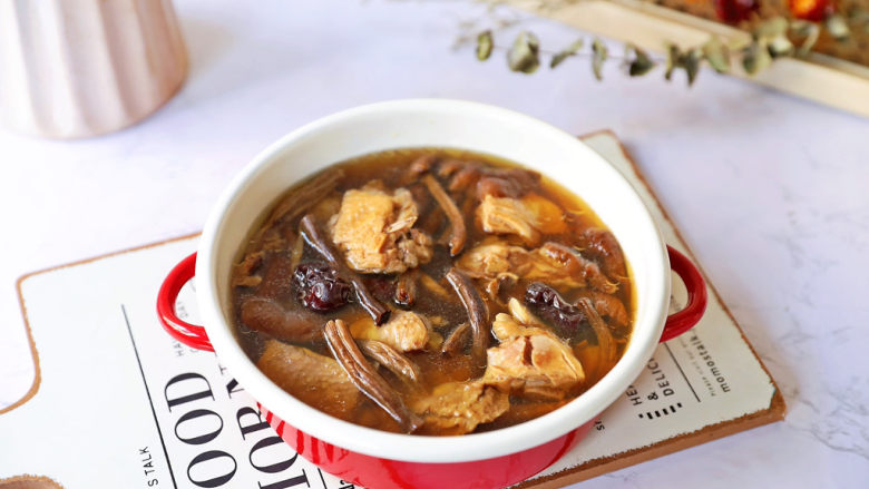 茶树菇炖鸡汤,成品图