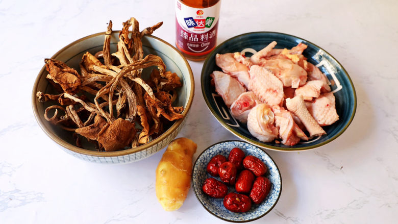 茶树菇炖鸡汤,准备好材料