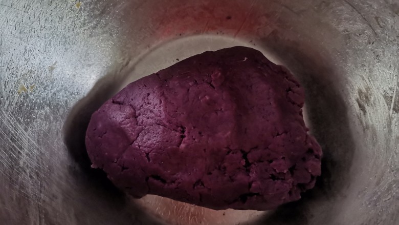 紫薯花生饼干🍪,稍微翻拌成面团