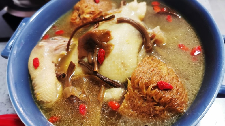茶树菇炖鸡汤,成品图