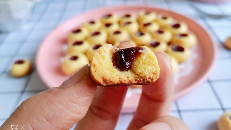 蓝莓一口酥！香酥蓝莓果酱小饼干🍪,宝宝一口一个，入口即化，酸甜酥脆，奶香浓郁