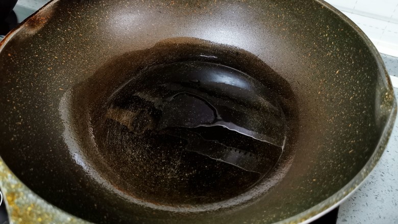 干锅茶树菇,起锅烧油