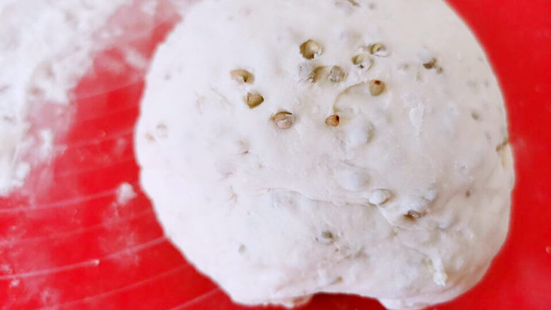 荞麦馒头,直接从面包机取出揉好面团，排气揉光滑