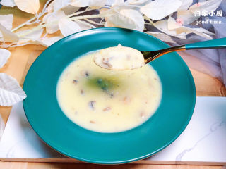 口蘑汤,西餐浓汤在家轻松制作，慢慢享受生活吧！