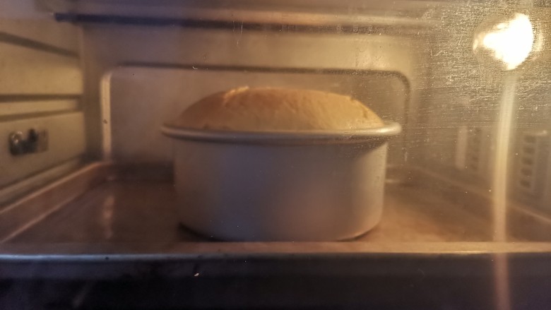 香葱肉松戚风蛋糕（6寸圆模）,送入预热好的烤箱，上下火150度烤40分钟