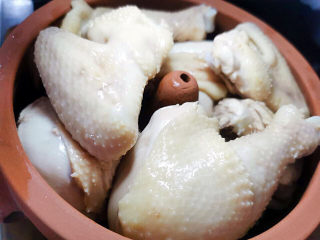 茶树菇炖鸡汤,码上鸡肉块