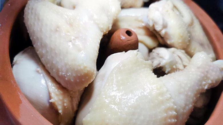 茶树菇炖鸡汤,码上鸡肉块