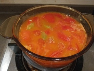 茄汁龙利鱼,加入适量水。