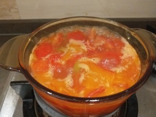 茄汁龙利鱼,在接着熬制。