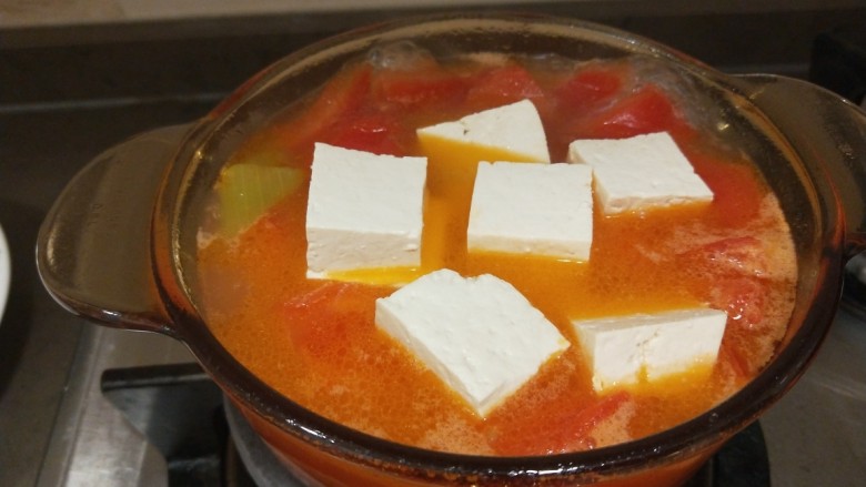 茄汁龙利鱼,熬制汤浓放豆腐。