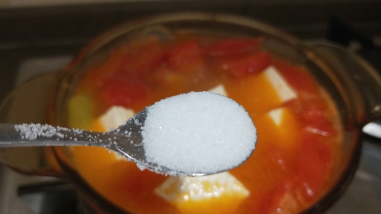 茄汁龙利鱼,加入适量盐。