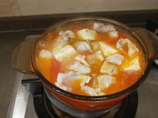 茄汁龙利鱼,煮熟在鸡精。