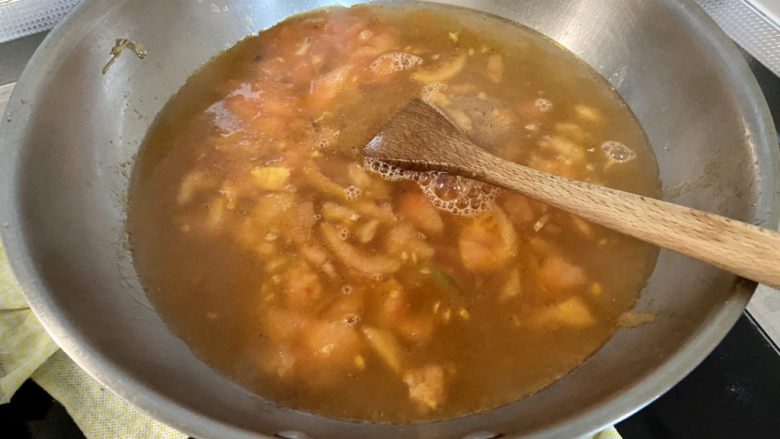 白菜粉丝汤➕番茄白菜木耳粉丝汤,加入适量清水煮开