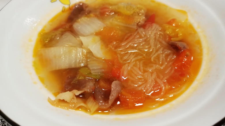 白菜粉丝汤,如果喜欢吃辣，可以加一点泡椒汤或者小米辣。
