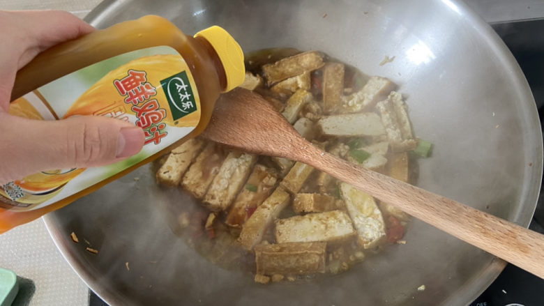 豆腐炒鸡蛋➕蒜苗豆腐炒鸡蛋,半茶匙太太乐鸡汁