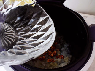木瓜炖银耳,加入水，再盖上锅盖，选择《加压烹饪》模式，时间选择60分钟，然后选择立即启动