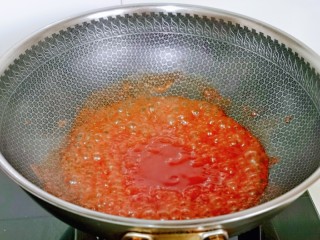 肉末蒸茄子,中火烧开，搅拌均匀即可关火。