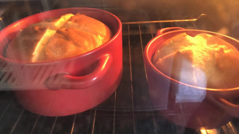 无油版舒芙蕾松饼,再放入烤箱到出炉。