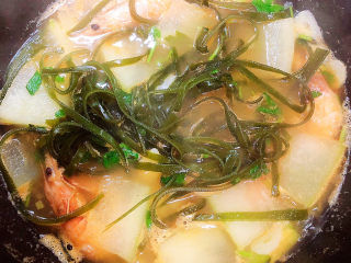 冬瓜海带汤,淋上香油即可出锅了。