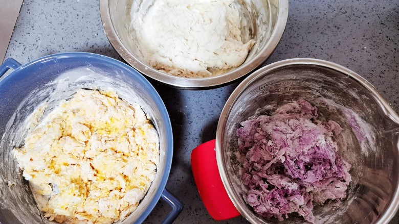 南瓜紫薯馒头,搅拌成絮状
