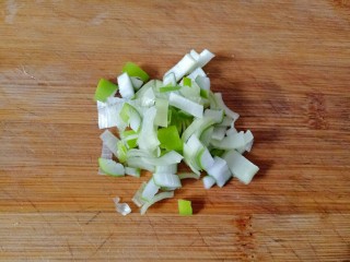 白菜丸子汤,葱切碎