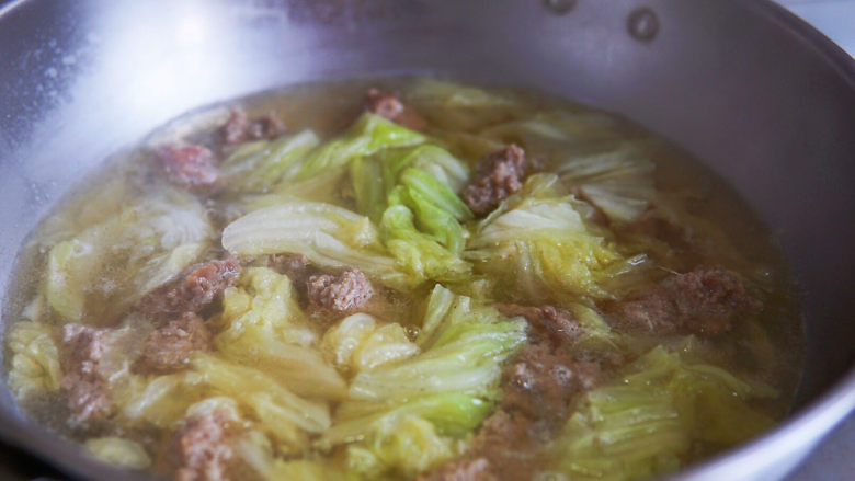 白菜丸子汤,等最后一个丸子入锅，再次煮开就熟透了。