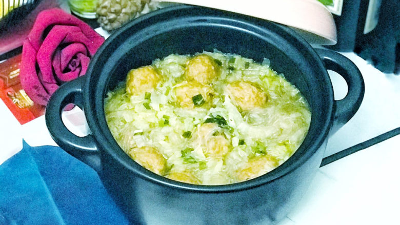 白菜丸子汤,美味的白菜丸子汤就做好了