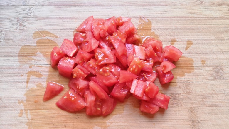 番茄花菜,切成小块。