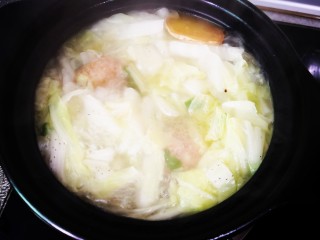 白菜丸子汤,搅拌均匀即可出锅