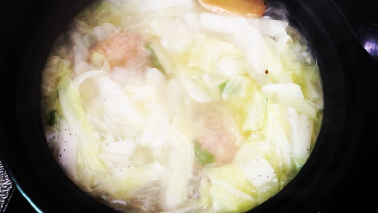白菜丸子汤,搅拌均匀即可出锅