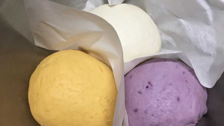 南瓜紫薯馒头,发酵至两倍大