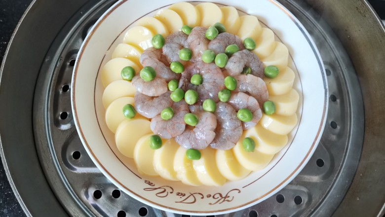 虾仁日本豆腐,上锅水开蒸8分钟