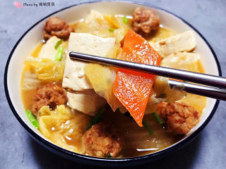 白菜丸子汤,大白菜豆腐胡萝卜一起吃营养丰富又健康