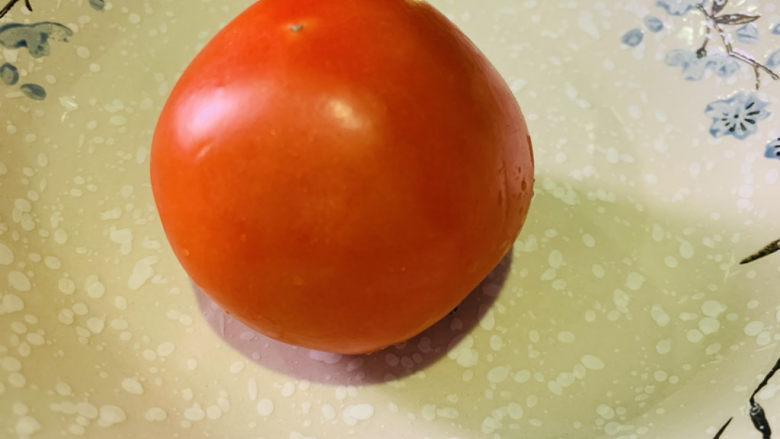 番茄花菜,<a style='color:red;display:inline-block;' href='/shicai/ 59'>番茄</a>准备一个，洗净